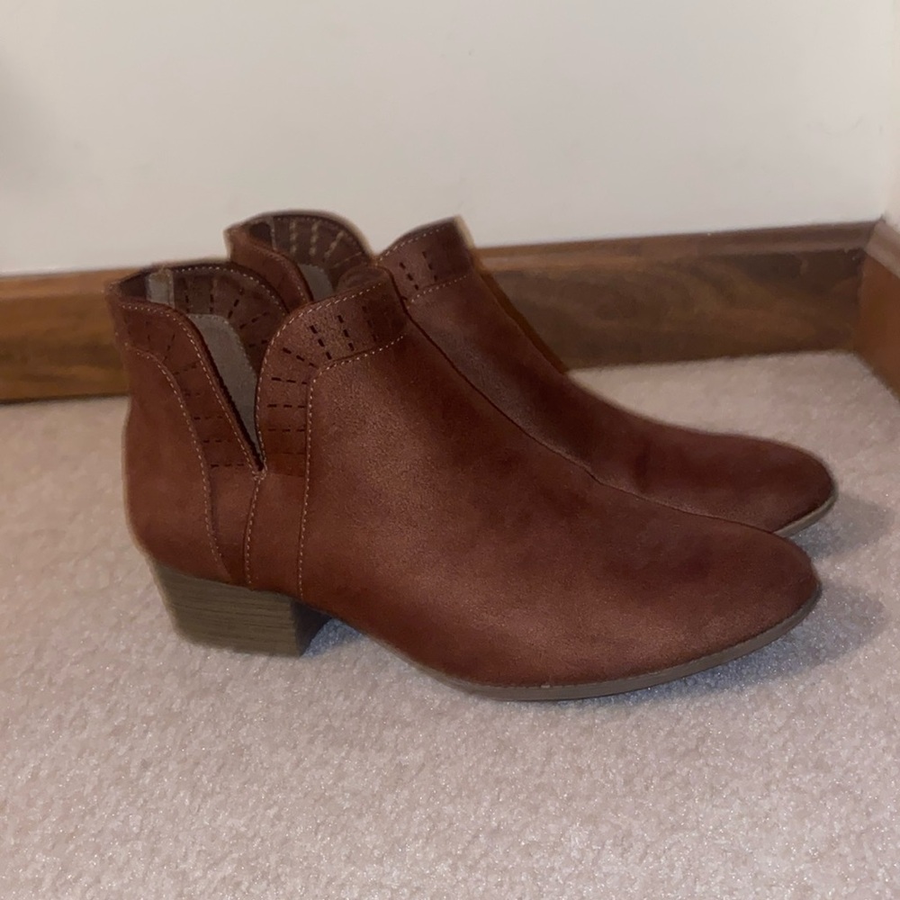 Brown Scalloped Booties
